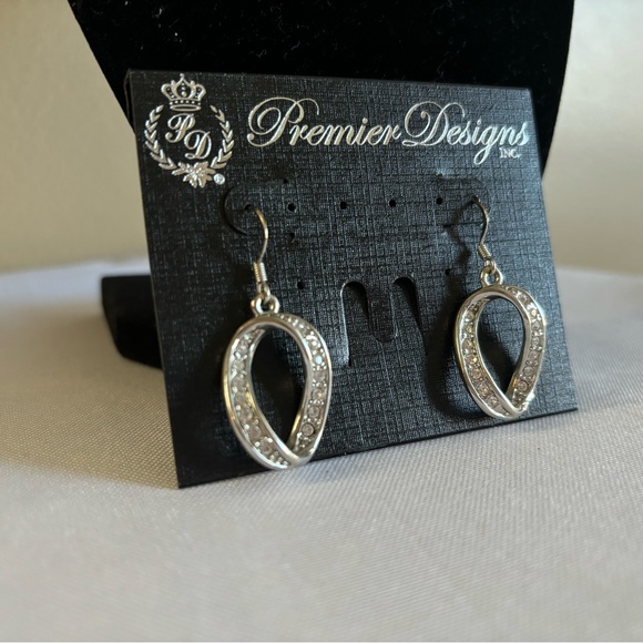 Premier Designs silver earrings - Picture 3 of 3